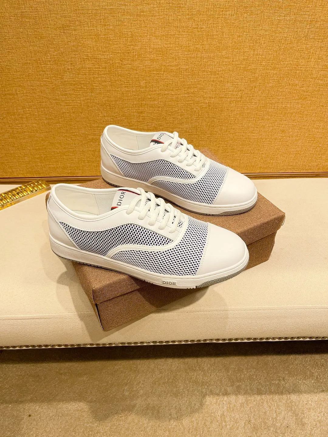 Factory price 420🔥[Dior] Dior’s new model is carefully crafted and set off the audience! An international brand that continues to innovate. This men's all-season casual shoe is the original version. The upper is made of cowhide material and the leather feet are super lightweight. The outsole is ultra-light and non-slip. It is breathable and comfortable and the quality speaks for itself. Color: Multiple colors available. Size: 38-44 (45 customized)